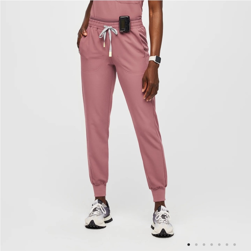 FIGS Women's Mauve Mari Skinny Petite Jogger Scrub Pants